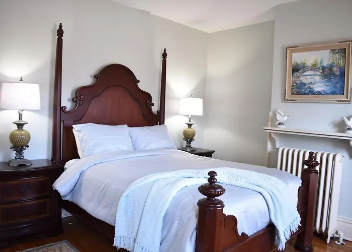 Сasa de vacaciones Historic Manor Overlooking Park *