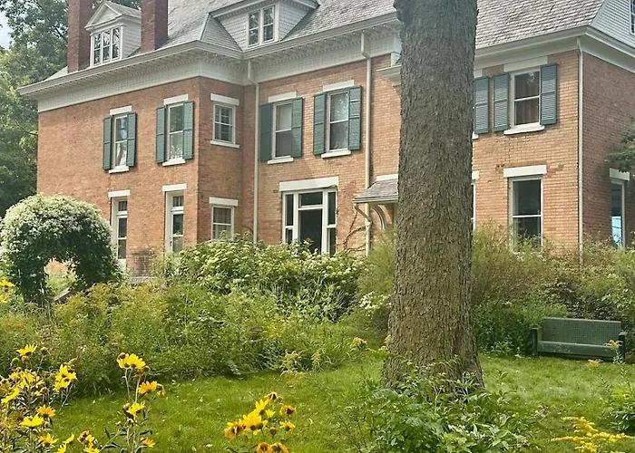 Historic Manor Overlooking Park *