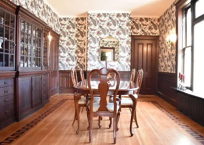 Historic Manor Overlooking Park *