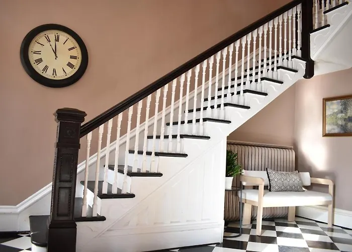 Historic Manor Overlooking Park * Bloomington